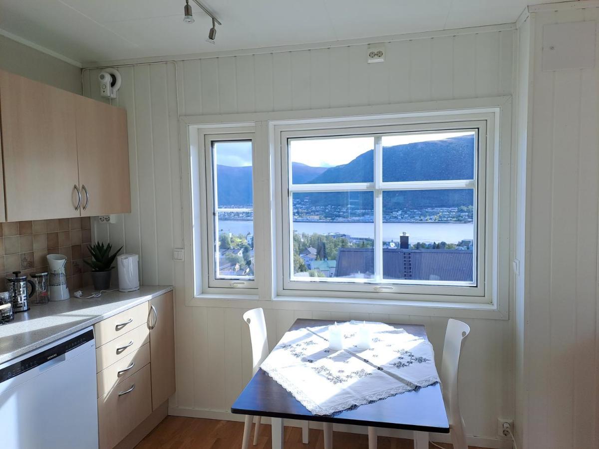 Warm And Cozy Apartment With Panoramic View Above The City Center Tromsø Exterior foto