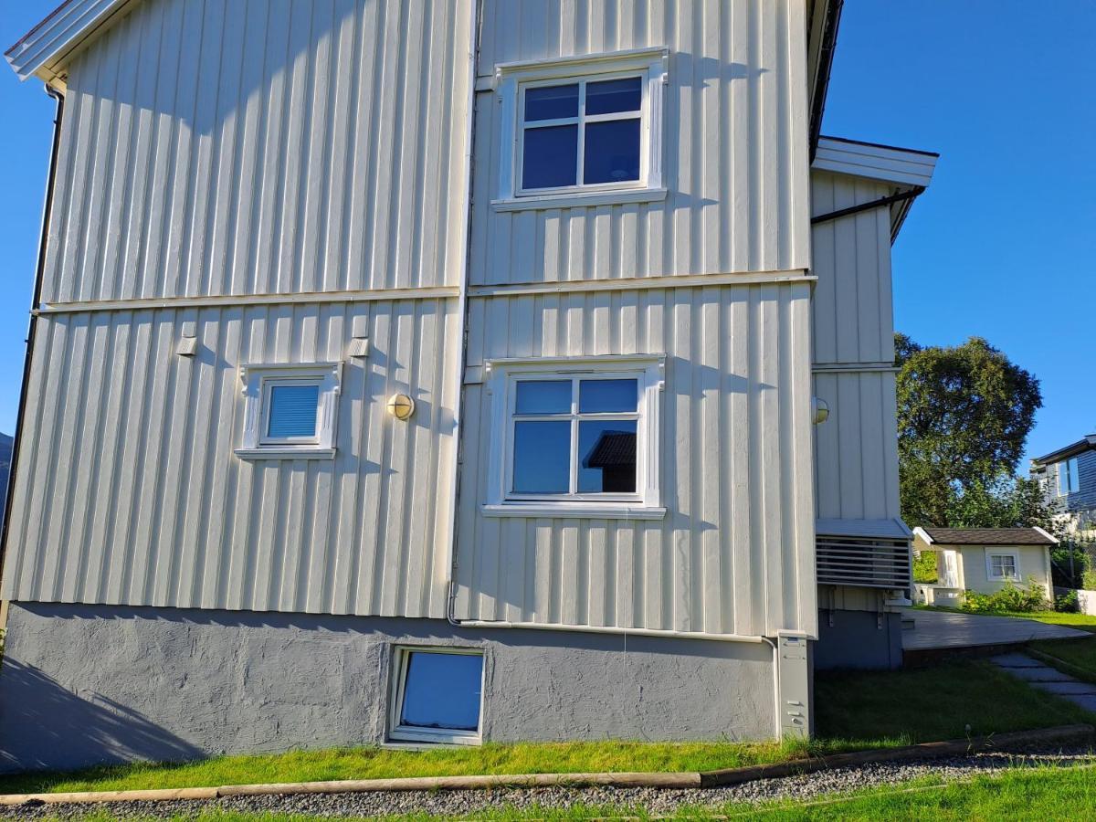 Warm And Cozy Apartment With Panoramic View Above The City Center Tromsø Exterior foto